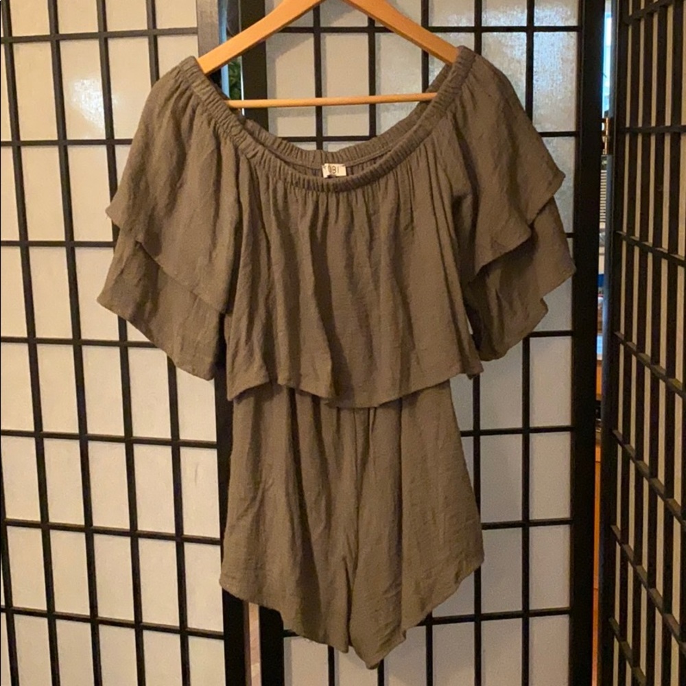 Grey Tobi romper size Medium